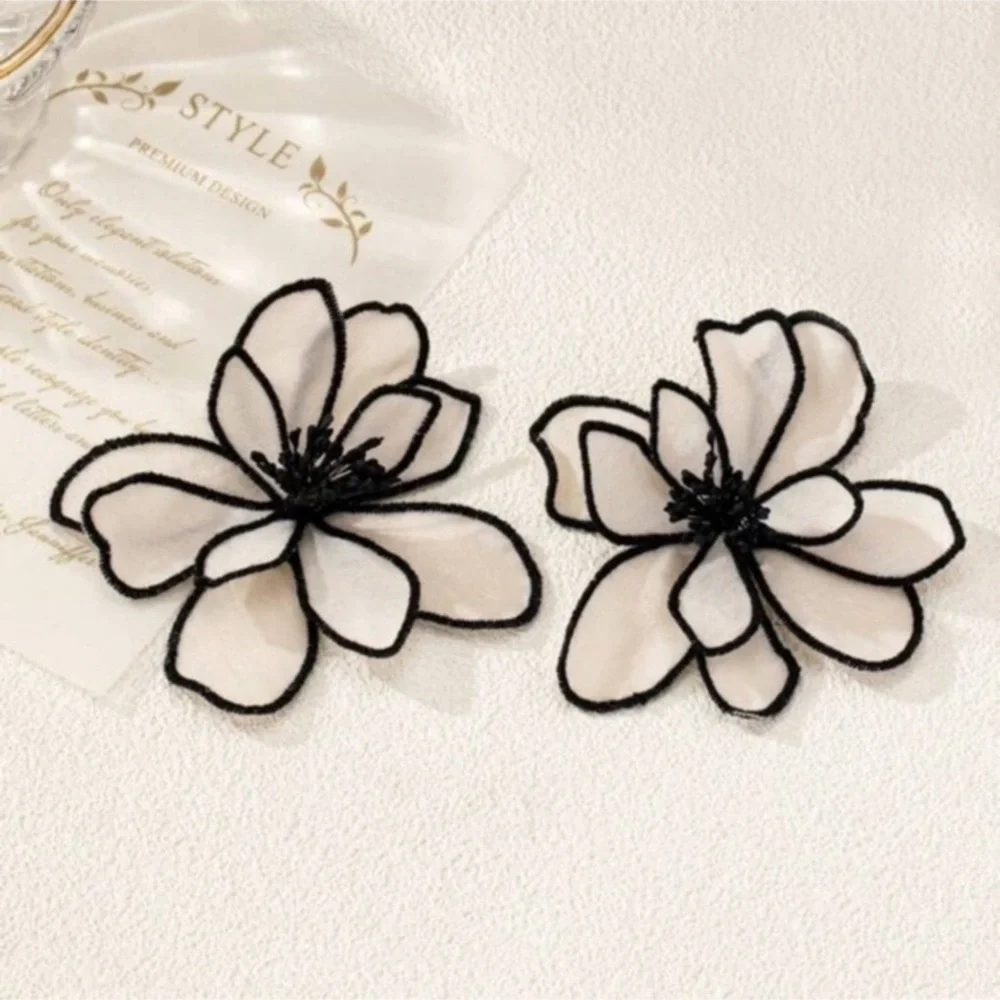 ✨NEW Elegant Black and White Floral Statement Boho Earrings